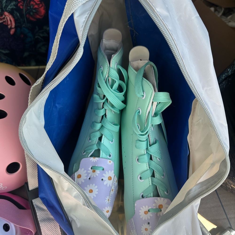 Light Up Mint Roller Skates- Bundle - image 2